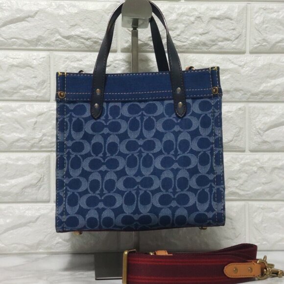 Coach Denim Field Tote 22 Authentic Signature Pattern - Picture 2 of 6